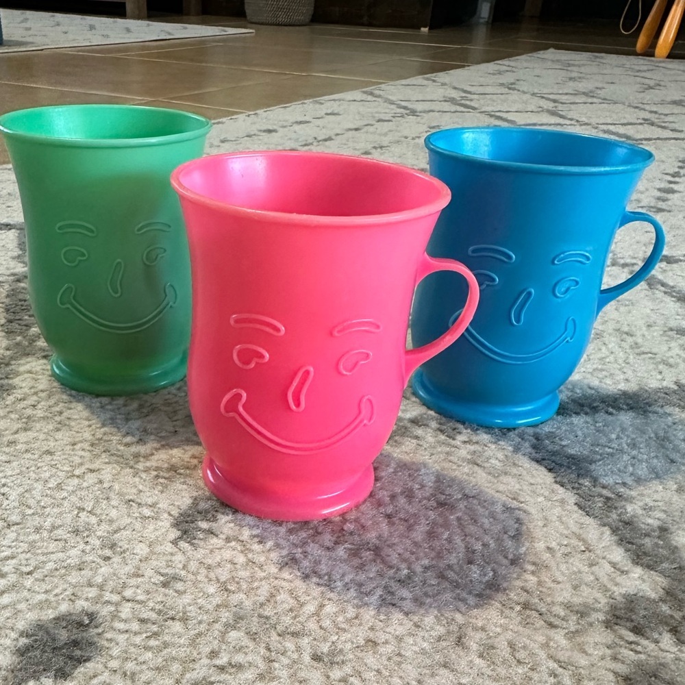 Pink Smiley Face Plastic Mug - Bright Pink Drinkware